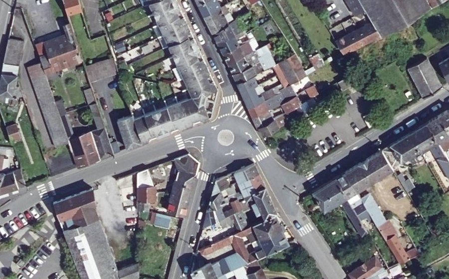 Vue aérienne du Rond-point anonyme n°794480308