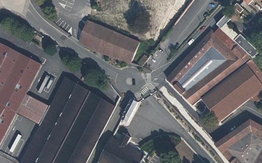 Vue aérienne du Rond-point anonyme n°79470032