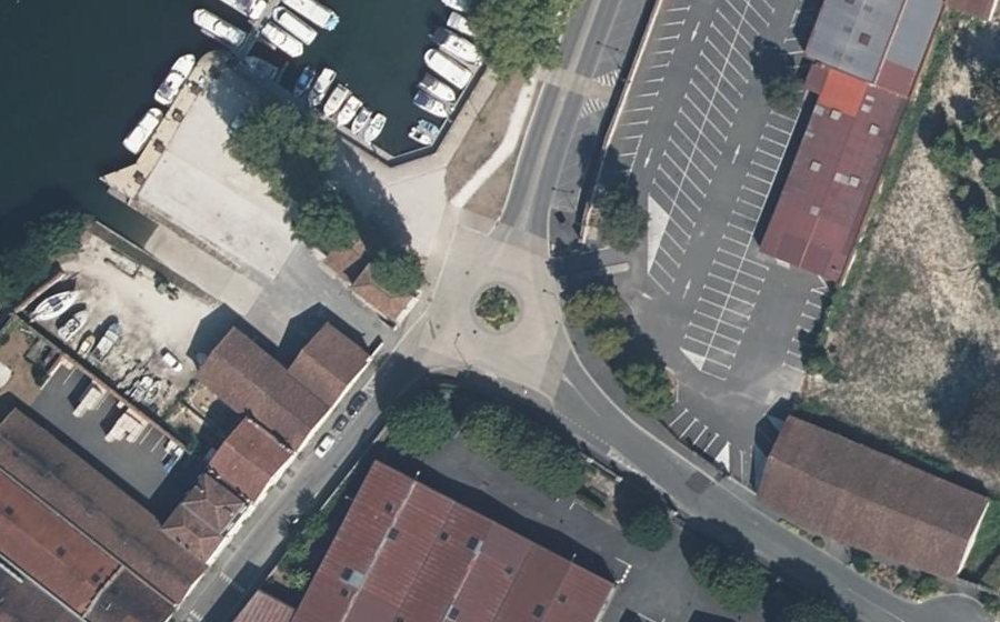 Vue aérienne du Rond-point anonyme n°79470033