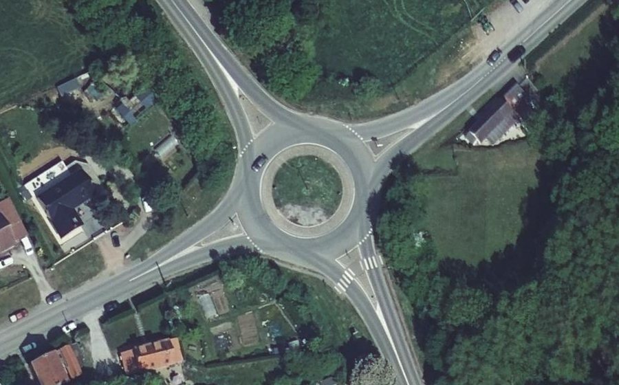 Vue aérienne du Rond-point anonyme n°794851961