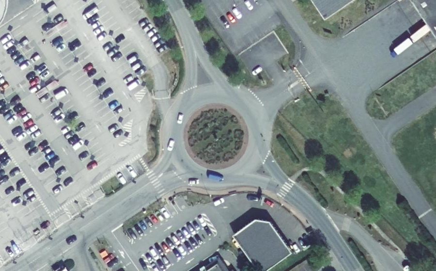 Vue aérienne du Rond-point anonyme n°79503926