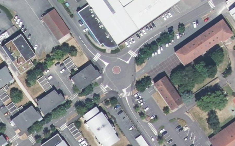 Vue aérienne du Rond-point anonyme n°795597394