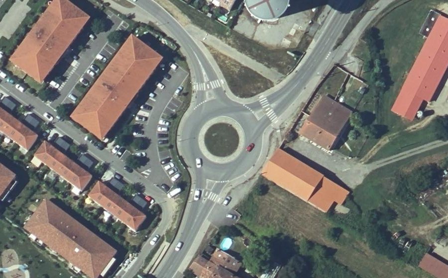 Vue aérienne du Rond-point anonyme n°795744967