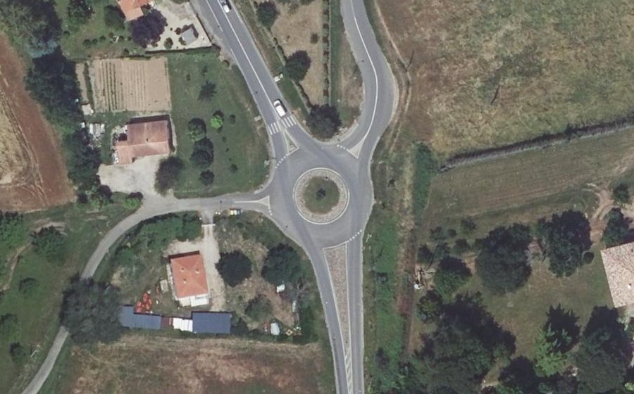 Vue aérienne du Rond-point anonyme n°795780708