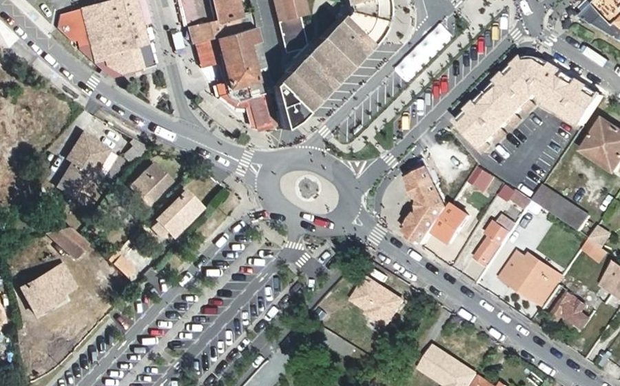 Vue aérienne du Rond-point anonyme n°795808931