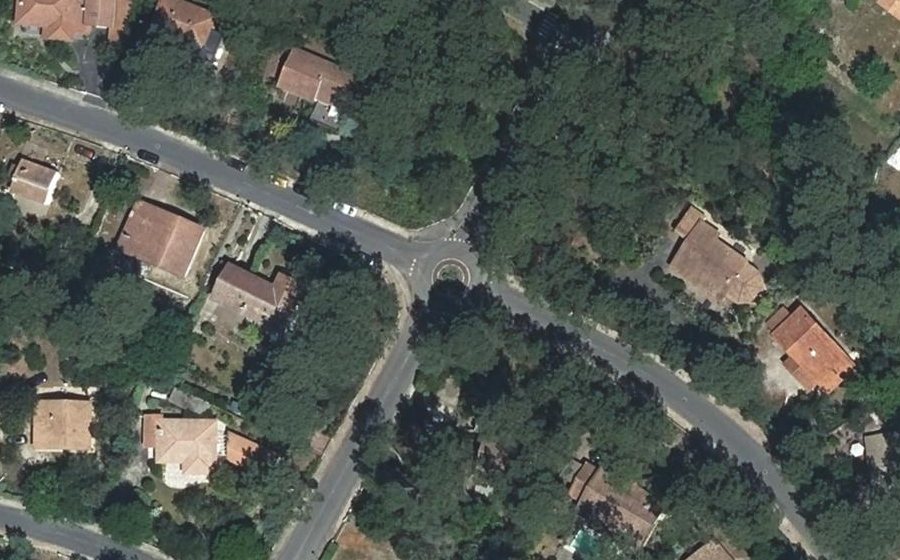 Vue aérienne du Rond-point anonyme n°795808938