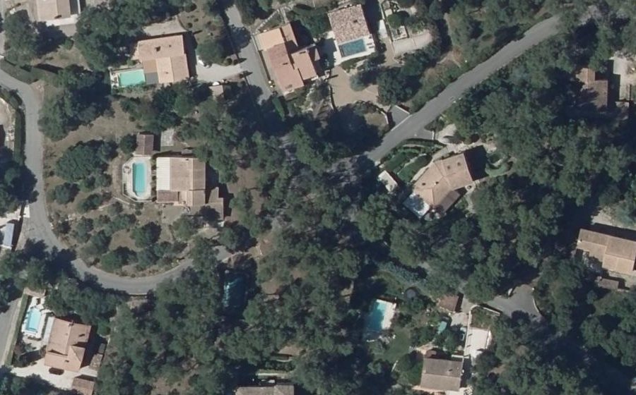 Vue aérienne du Rond-point anonyme n°79581019
