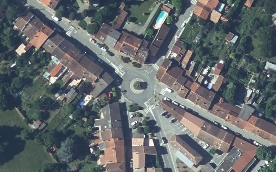 Vue aérienne du Rond-point anonyme n°795912310