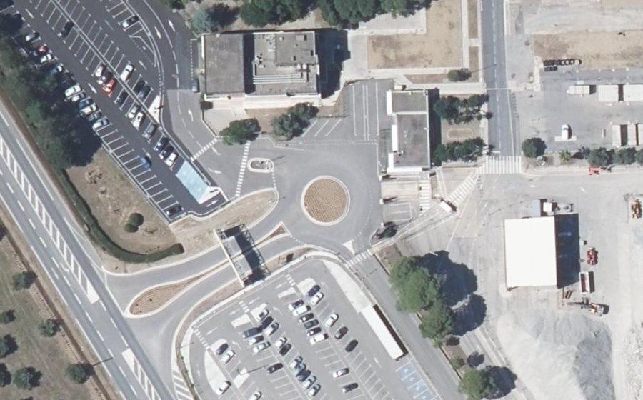 Vue aérienne du Rond-point anonyme n°796251463