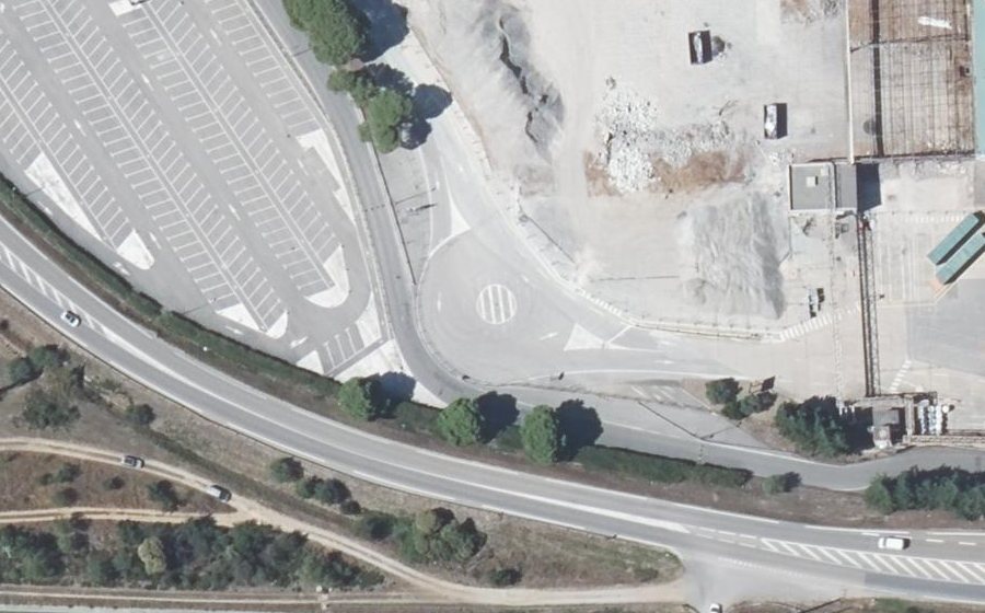 Vue aérienne du Rond-point anonyme n°796251475