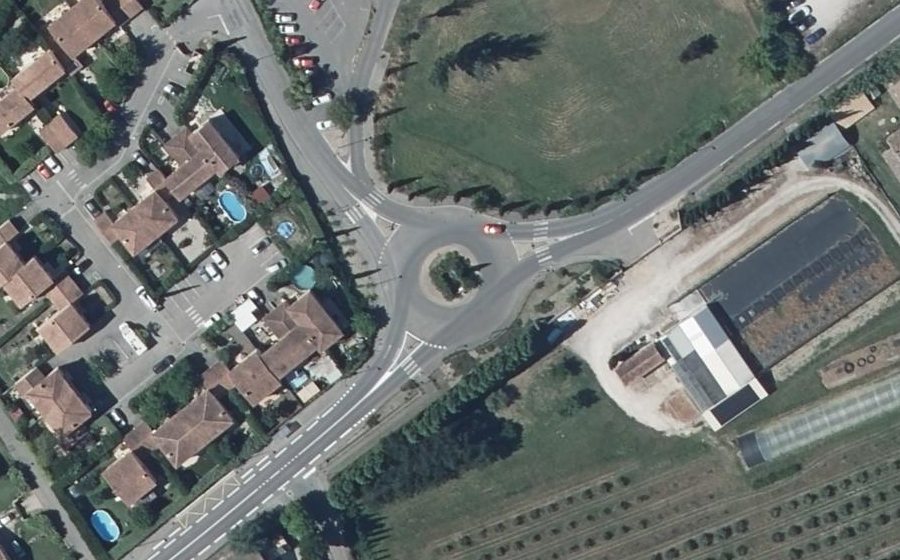 Vue aérienne du Rond-point anonyme n°796490747