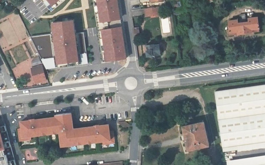 Vue aérienne du Rond-point anonyme n°796583890