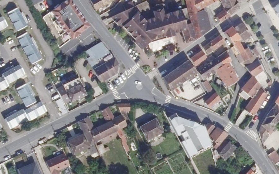 Vue aérienne du Rond-point anonyme n°796715337