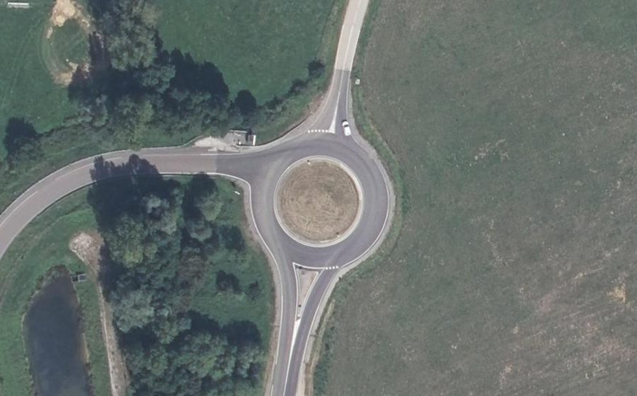Vue aérienne du Rond-point anonyme n°79709001