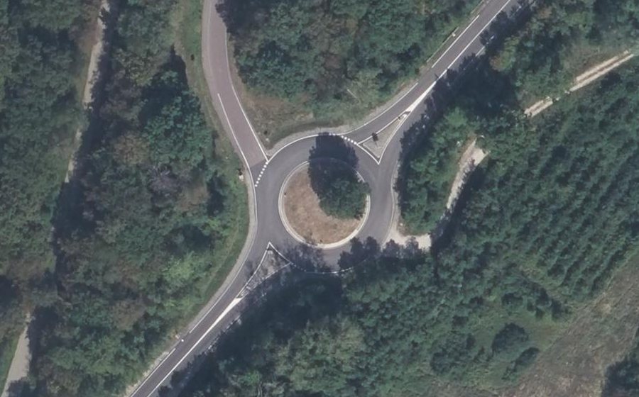 Vue aérienne du Rond-point anonyme n°79709017