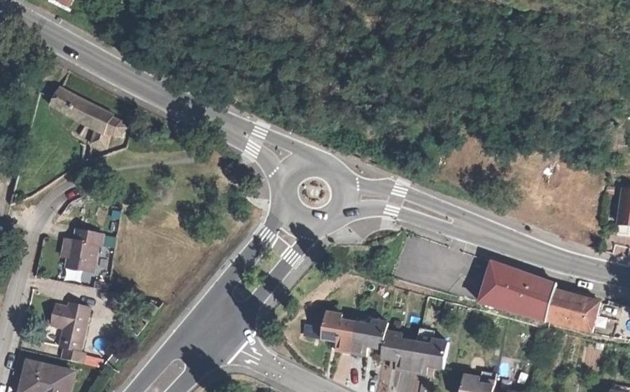 Vue aérienne du Rond-point anonyme n°79714469