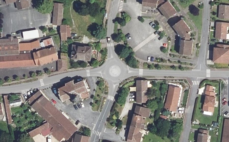 Vue aérienne du Rond-point anonyme n°79716784