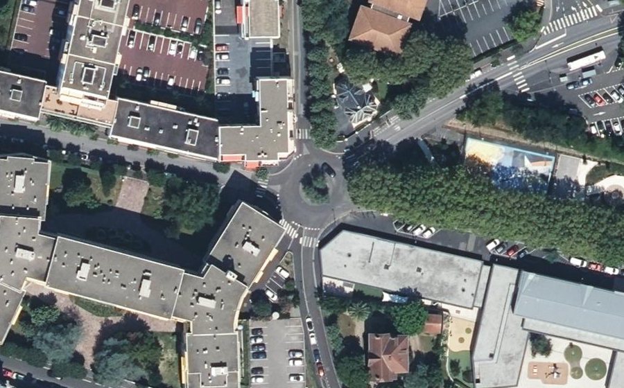 Vue aérienne du Rond-point anonyme n°797356861