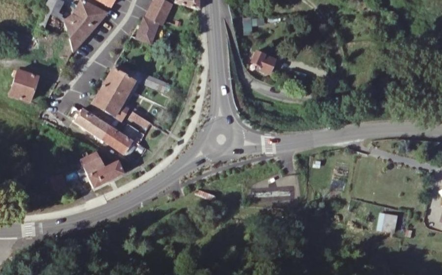 Vue aérienne du Rond-point anonyme n°797374539