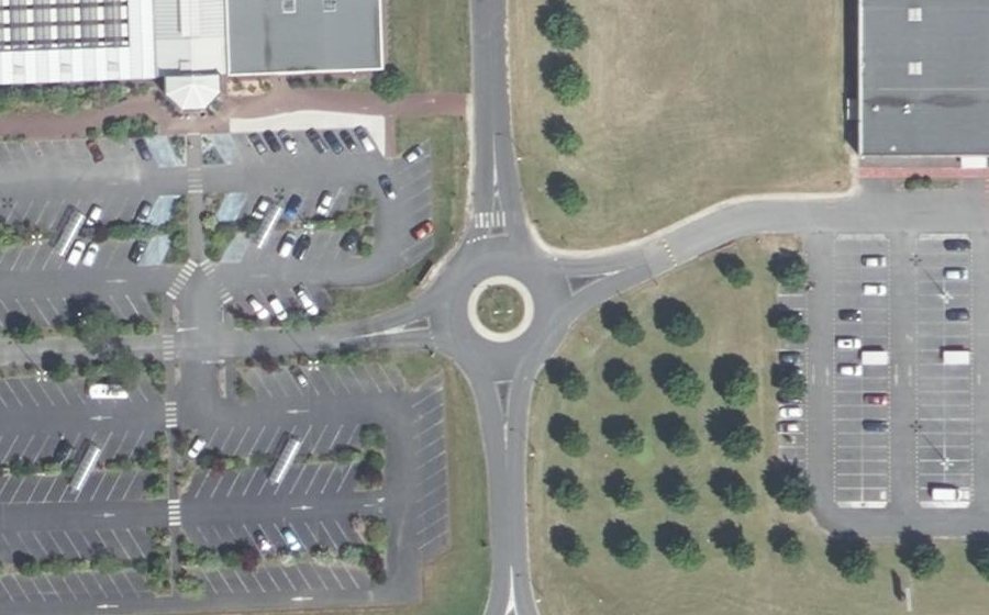 Vue aérienne du Rond-point anonyme n°798034890