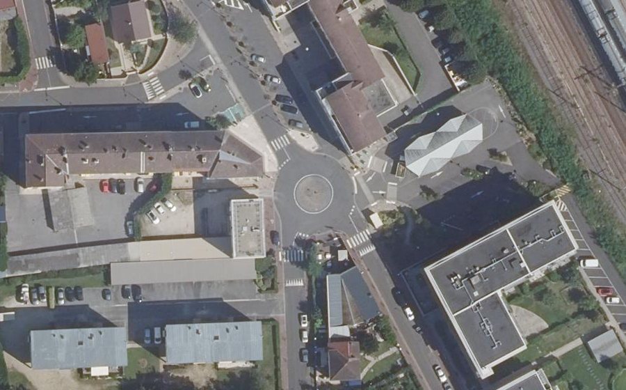Vue aérienne du Rond-point anonyme n°798337180