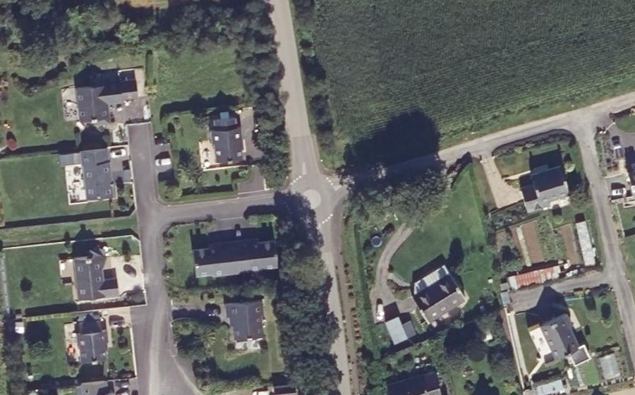 Vue aérienne du Rond-point anonyme n°79851060
