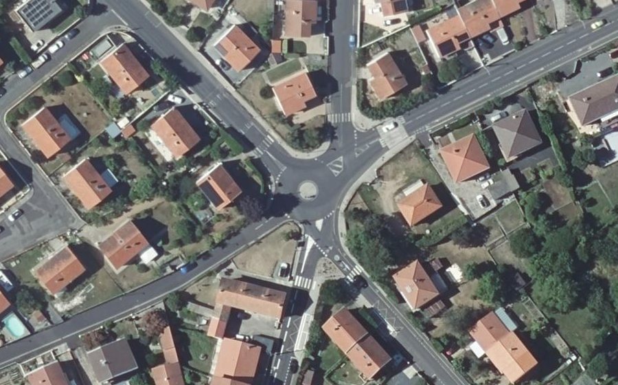 Vue aérienne du Rond-point anonyme n°798511845
