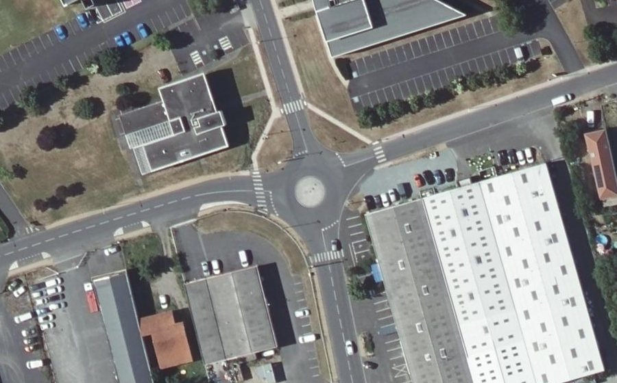 Vue aérienne du Rond-point anonyme n°798511889