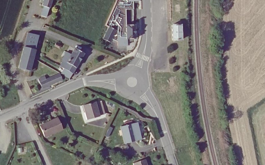 Vue aérienne du Rond-point anonyme n°798632979