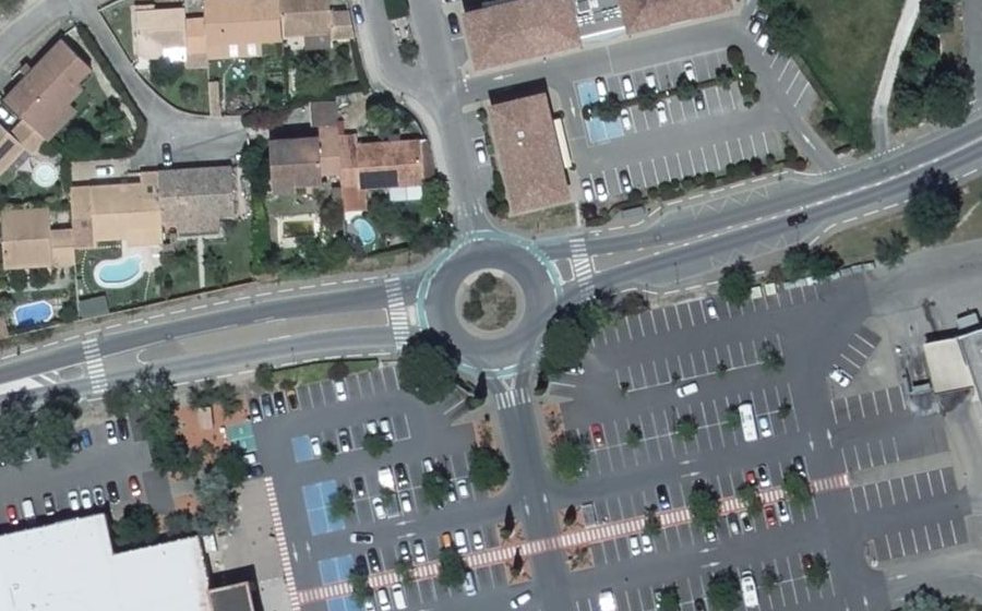 Vue aérienne du Rond-point anonyme n°79866799
