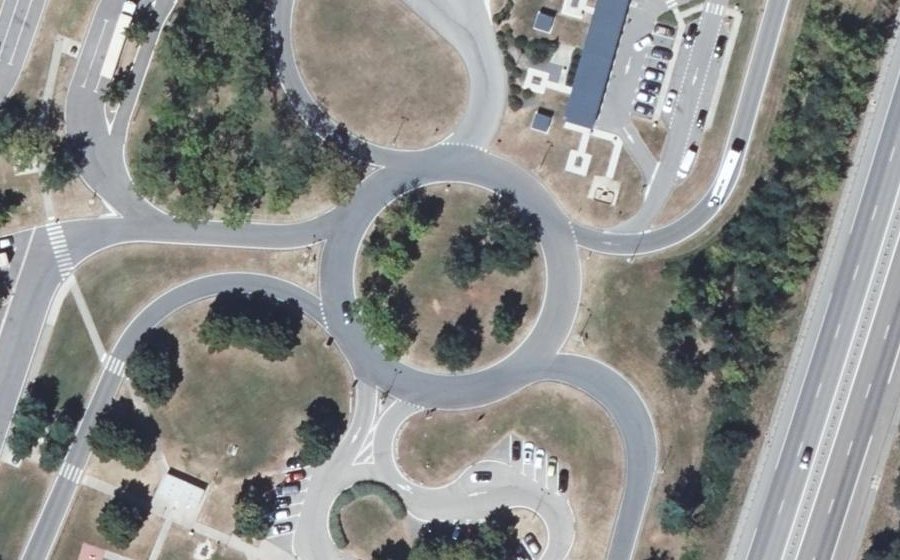 Vue aérienne du Rond-point anonyme n°7987151