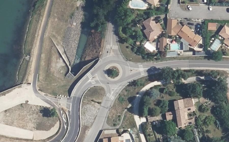 Vue aérienne du Rond-point anonyme n°7987981