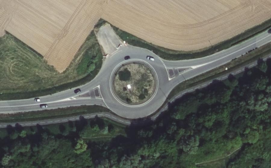 Vue aérienne du Rond-point anonyme n°79885777