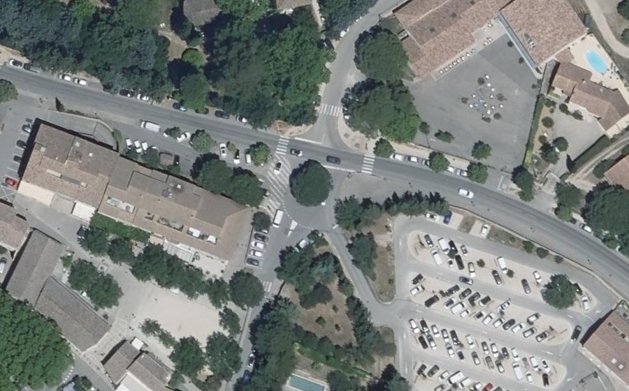 Vue aérienne du Rond-point anonyme n°799052103