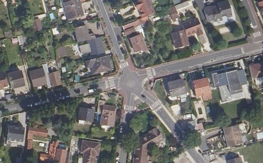 Vue aérienne du Rond-point anonyme n°799107274