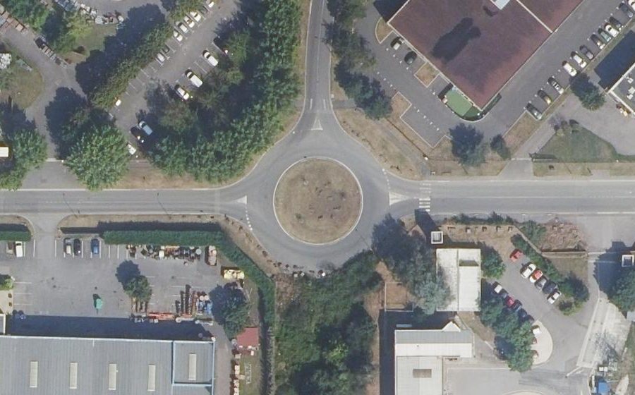 Vue aérienne du Rond-point anonyme n°799210836