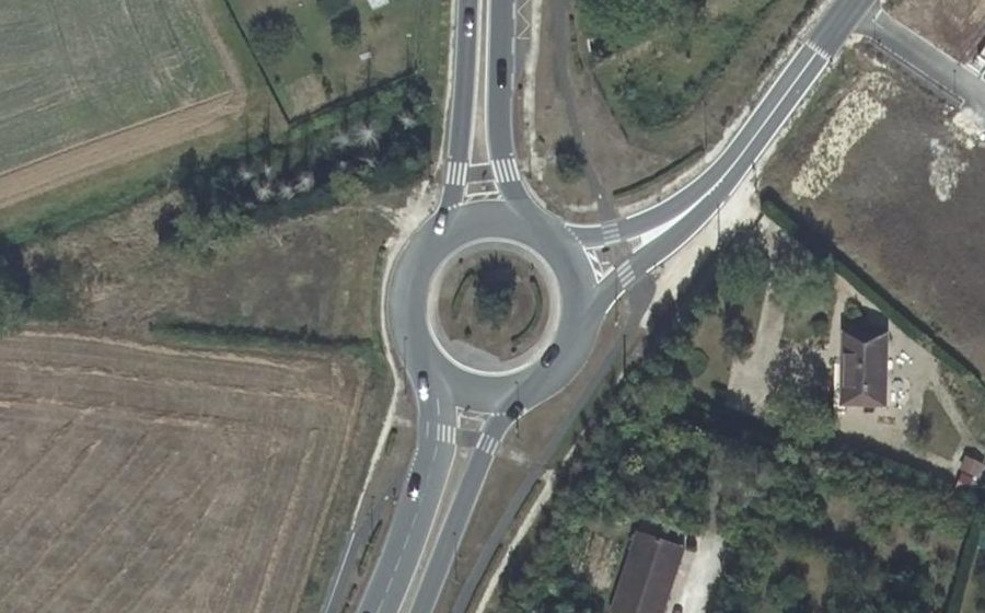 Vue aérienne du Rond-point anonyme n°799241090