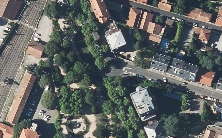 Vue aérienne du Rond-point anonyme n°799254111