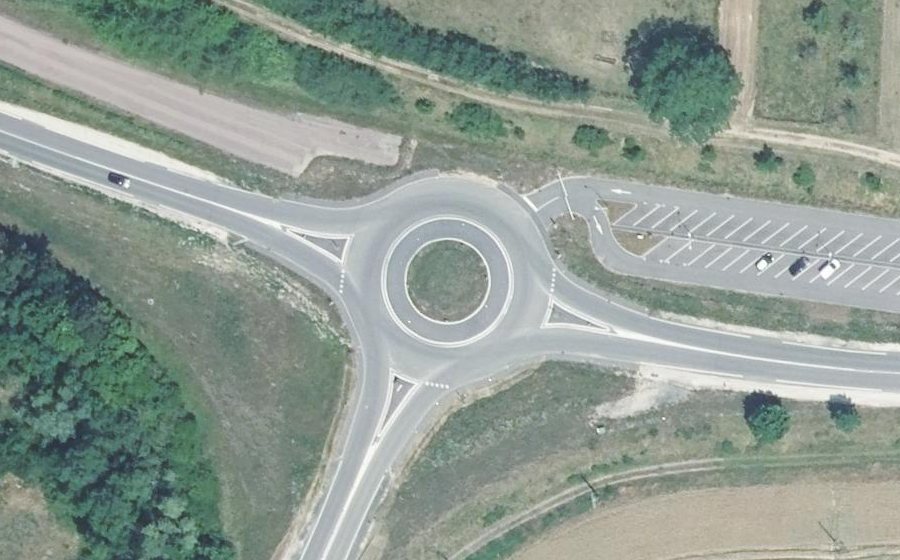 Vue aérienne du Rond-point anonyme n°799278860