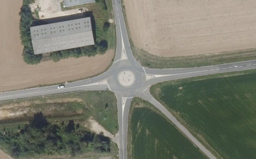 Vue aérienne du Rond-point anonyme n°799288410