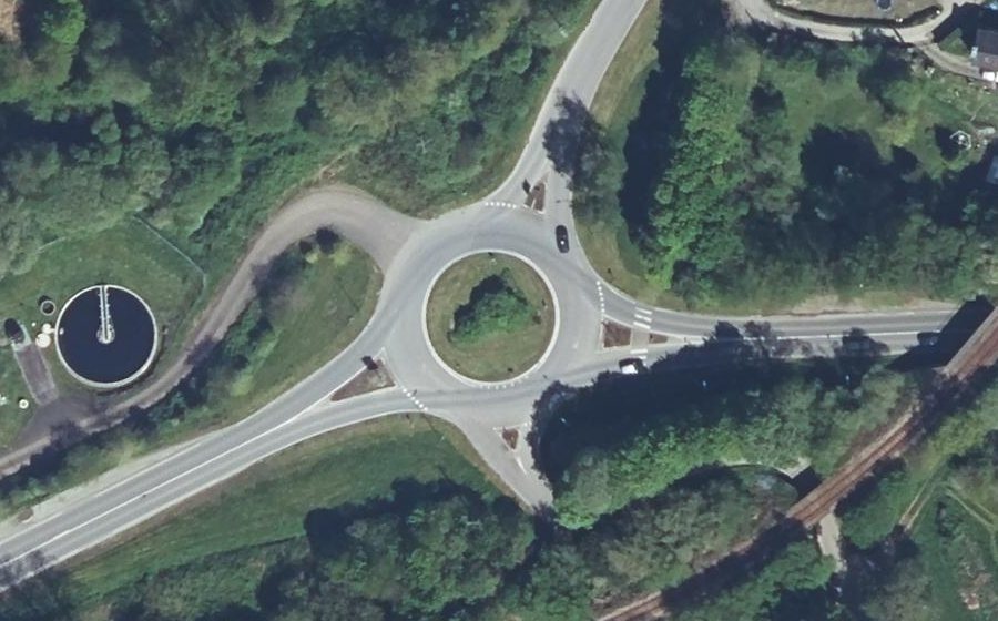 Vue aérienne du Rond-point anonyme n°79950712