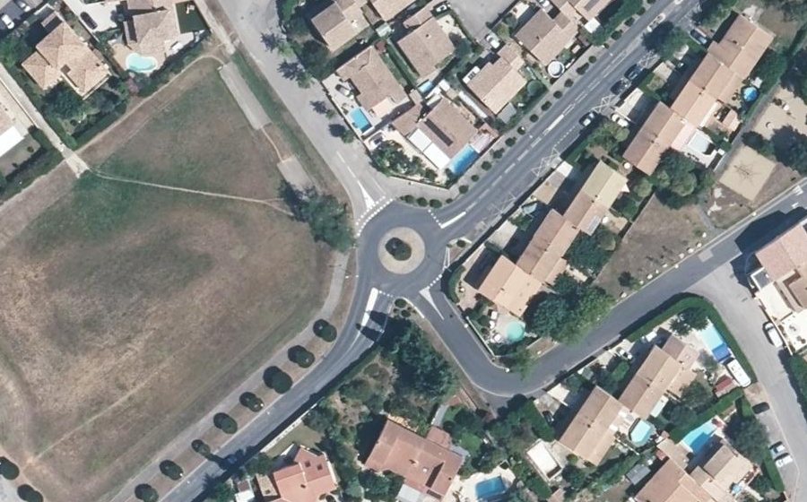Vue aérienne du Rond-point anonyme n°79978669