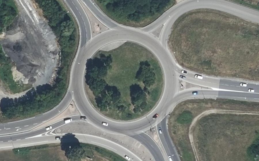 Vue aérienne du Rond-point anonyme n°7999176
