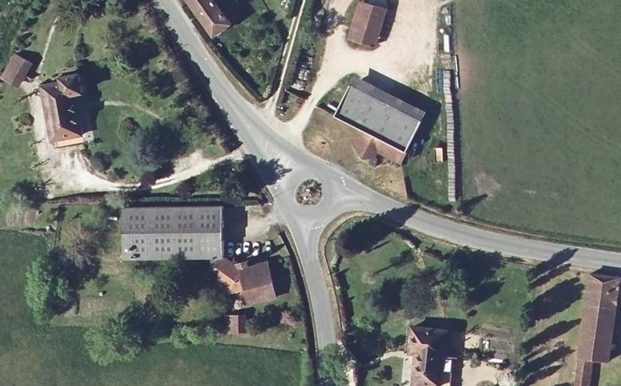 Vue aérienne du Rond-point anonyme n°800316192
