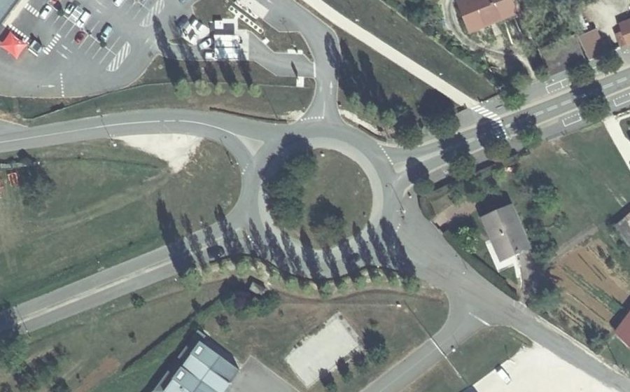 Vue aérienne du Rond-point anonyme n°80121101