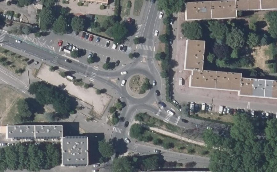 Vue aérienne du Rond-point anonyme n°80148395