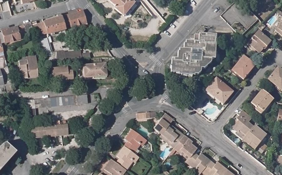 Vue aérienne du Rond-point anonyme n°80168589