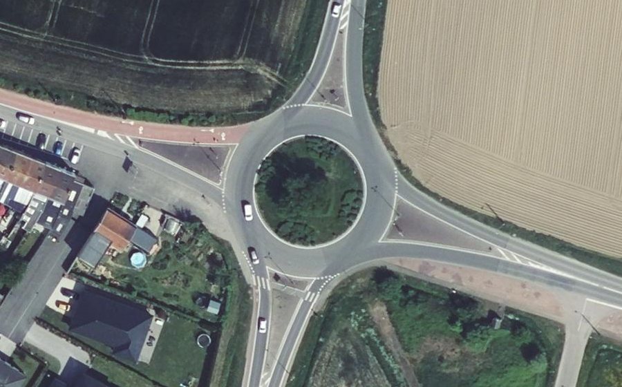 Vue aérienne du Rond-point anonyme n°801693630