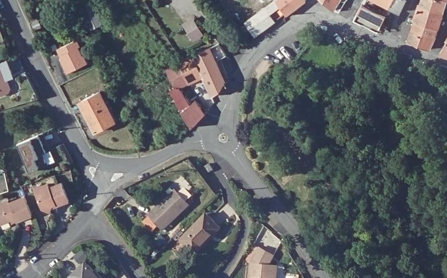 Vue aérienne du Rond-point anonyme n°80175836