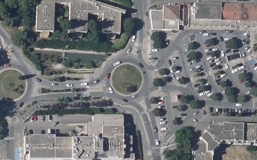 Vue aérienne du Rond-point anonyme n°80194498